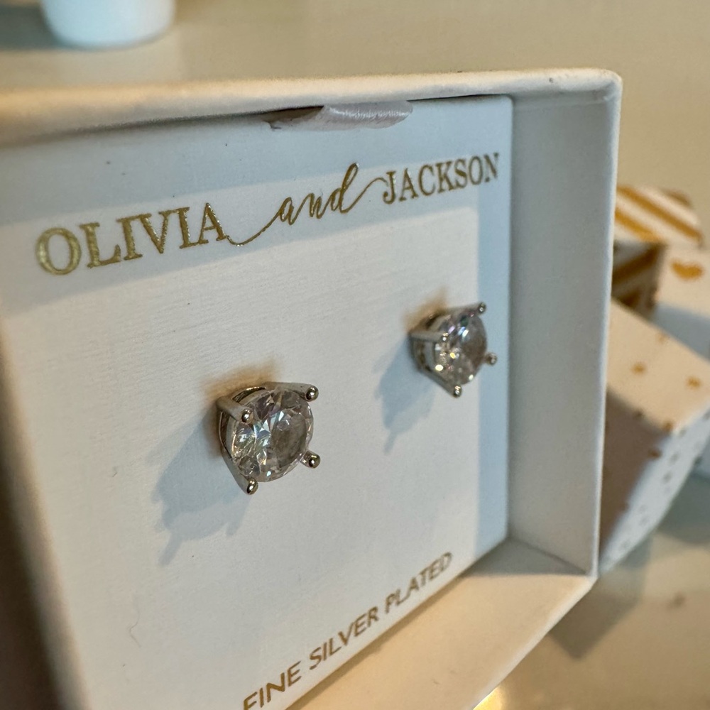 Earring 3 pc Gift Set 🎁 - Picture 8 of 9